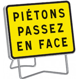 KC1 C2 PIETONS PASSEZ EN FACE